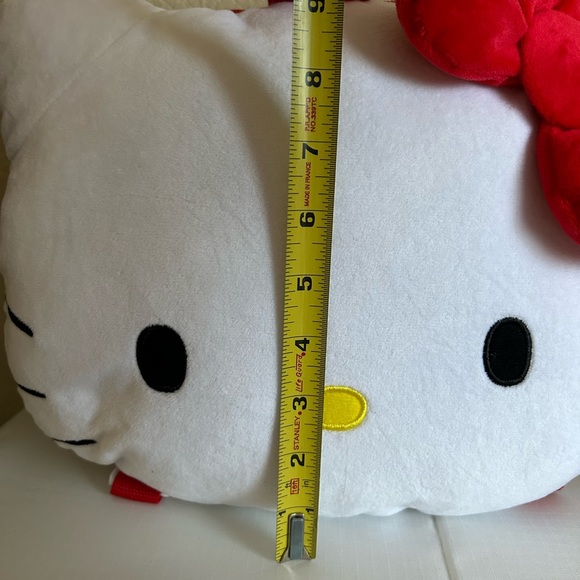 Hello Kitty Plush Backpack - Picture 3 of 4